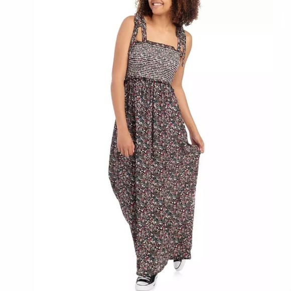 Black Floral Smocked Maxi Dress - Picture 5 of 9